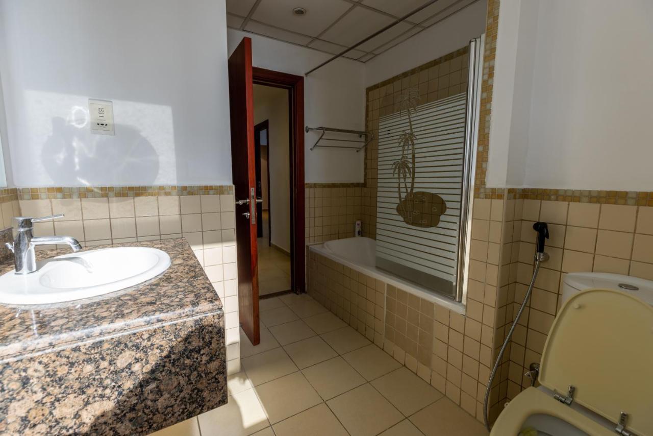 Travel Hub Premium Hostel Dubai Buitenkant foto
