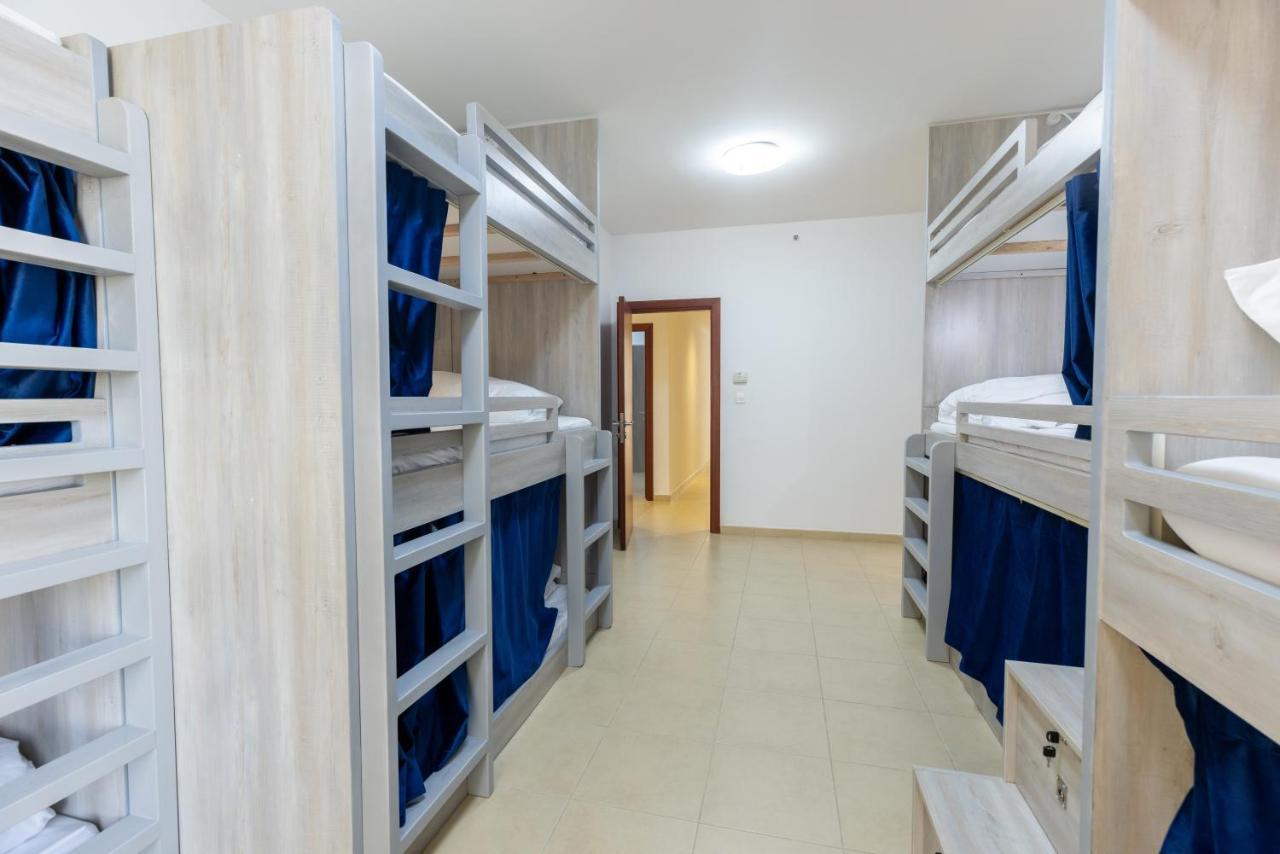 Travel Hub Premium Hostel Dubai Buitenkant foto