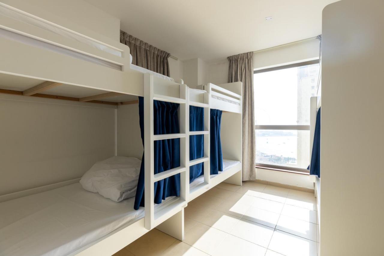 Travel Hub Premium Hostel Dubai Buitenkant foto
