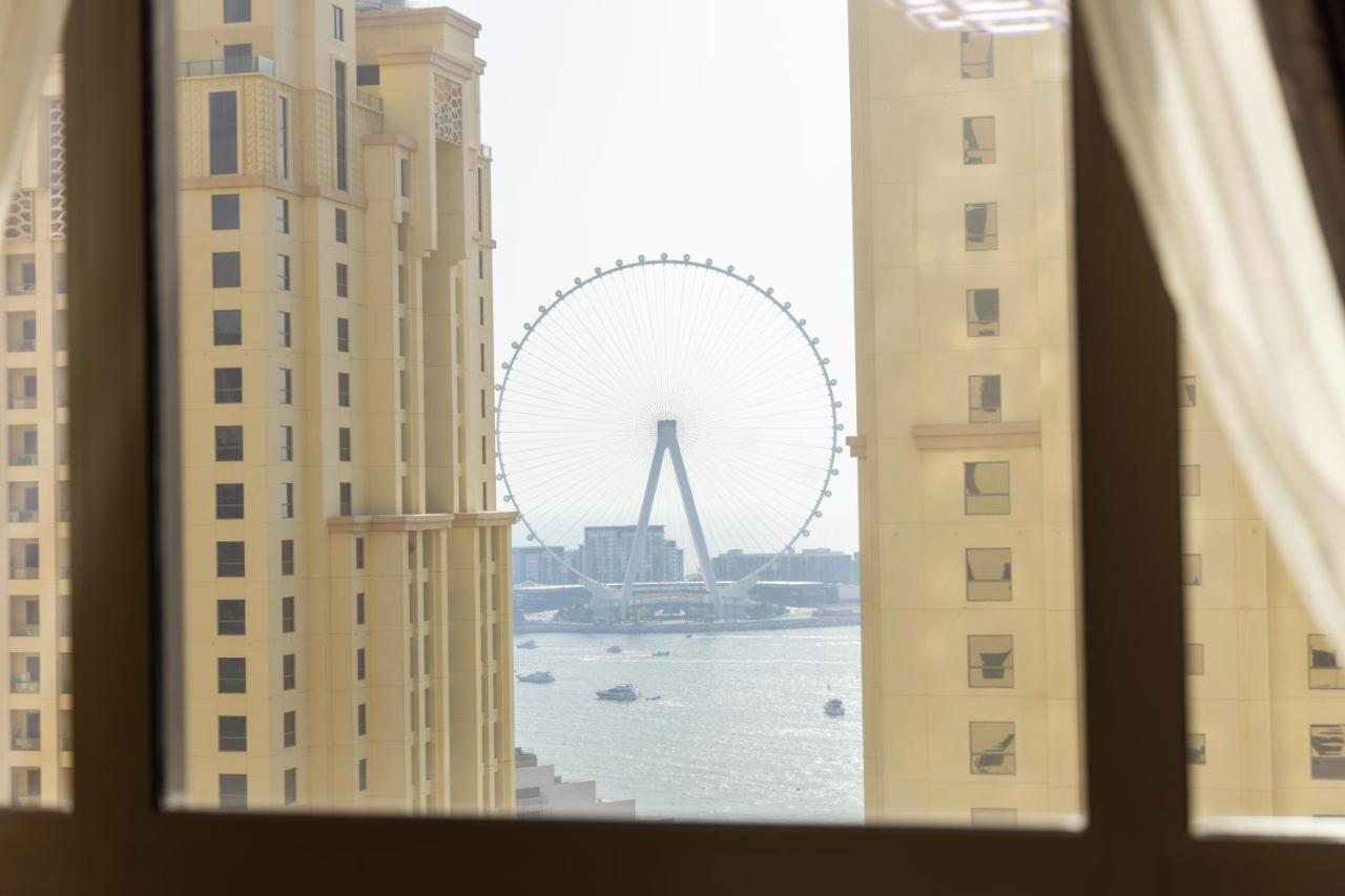 Travel Hub Premium Hostel Dubai Buitenkant foto
