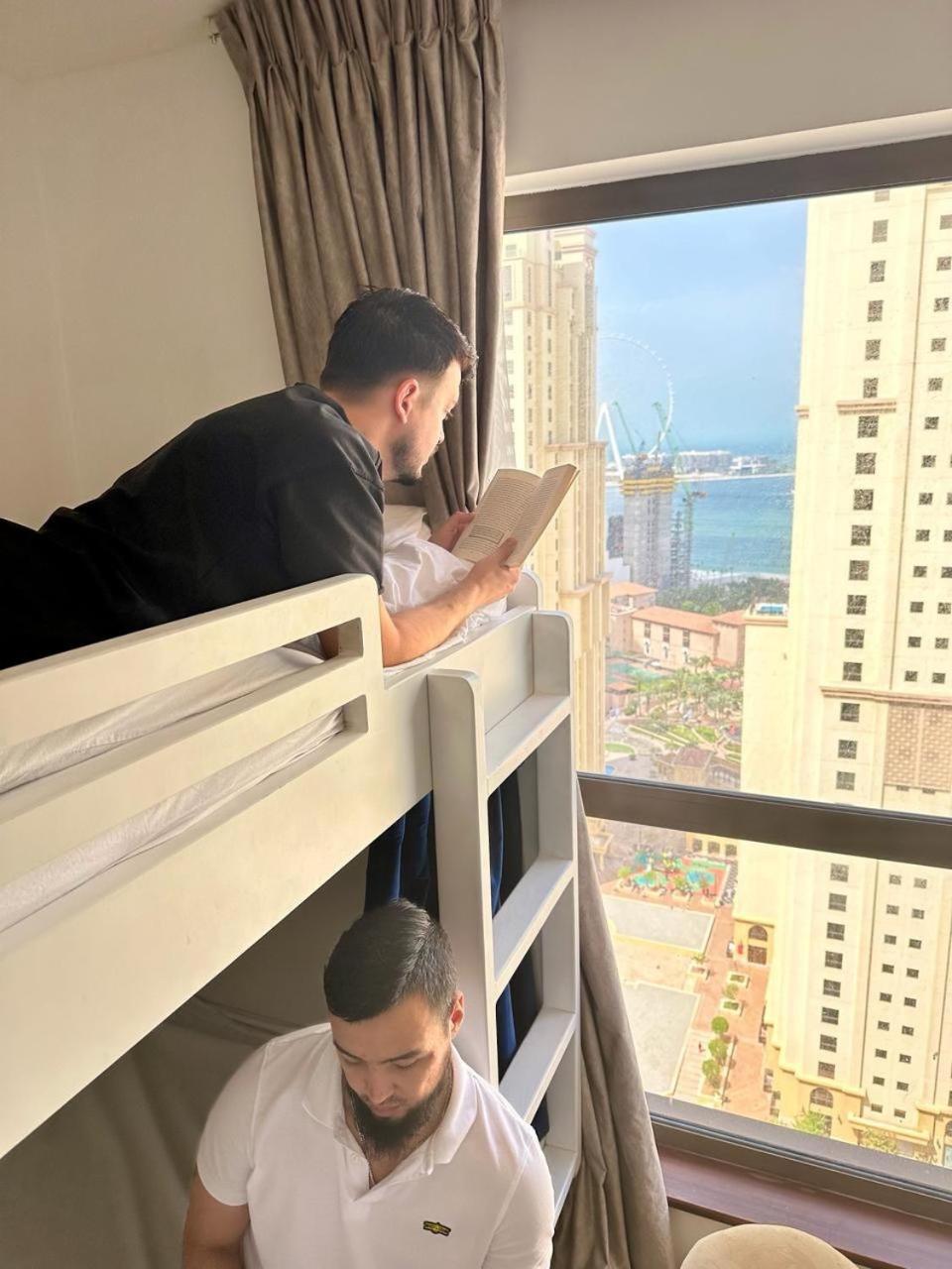 Travel Hub Premium Hostel Dubai Buitenkant foto